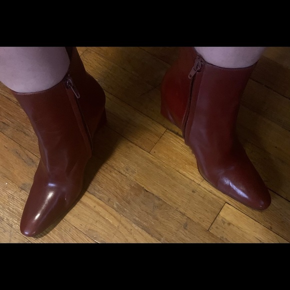 Gorgeous Authentic Fendi leather reddish brown wedge booties gold stripe - Picture 12 of 16